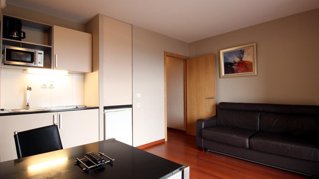 Aparthotel Aux Balcons Du Sancy Picherande Esterno foto