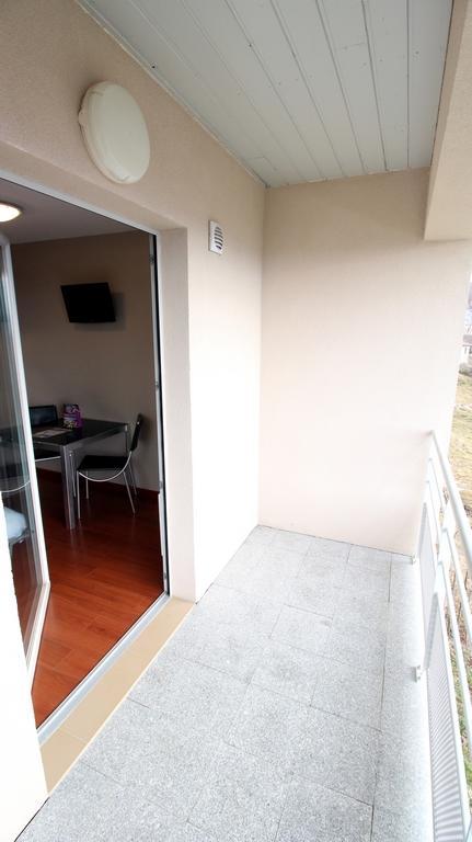 Aparthotel Aux Balcons Du Sancy Picherande Esterno foto