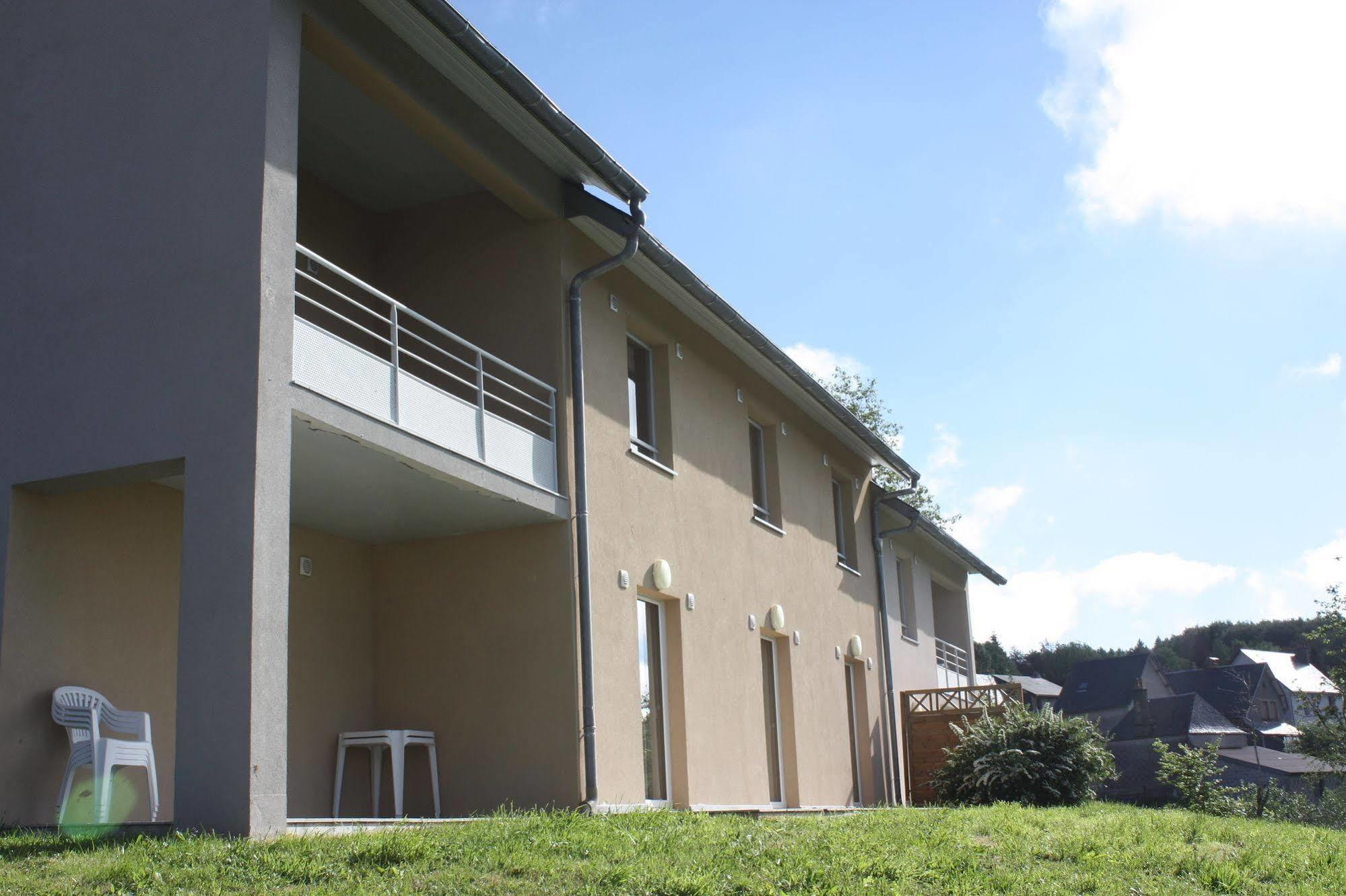 Aparthotel Aux Balcons Du Sancy Picherande Esterno foto