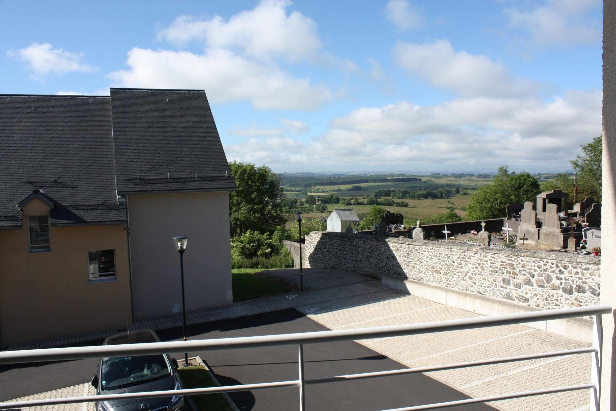 Aparthotel Aux Balcons Du Sancy Picherande Esterno foto